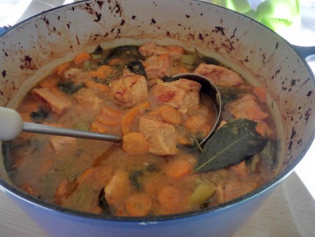 Fondant de veau aux carottes et oignons en sauce au vin blanc